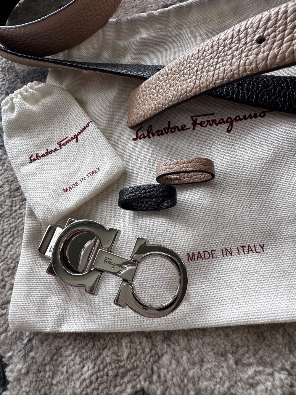 Salvatore Ferragamo Women Two-Tone Reversible Leather Belt in Beige and Black - Picture 9 of 14